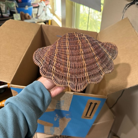 Seashell wicker container - Picture 2 of 3